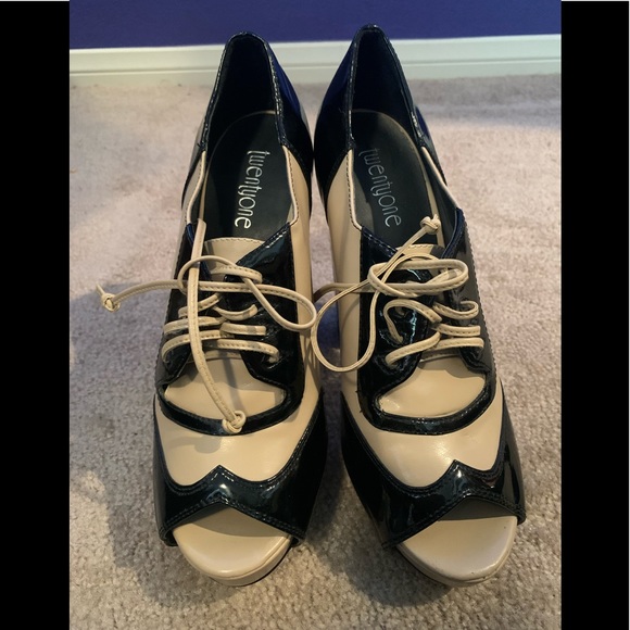 Twenty One Penguin Heels - Picture 2 of 9